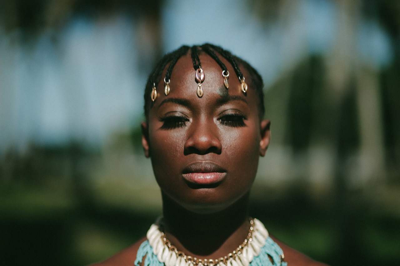 Ludmilla conhece “A Dama do Pagode”, revelação da música baiana