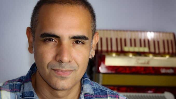 Allan Gondim, vocalista da Di Filó - foto de Júlio 1ClickTi 2 (1)