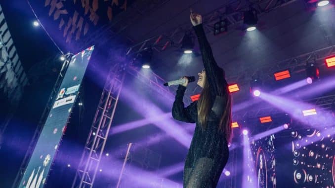 Larissa Gomes celebra show em Jussari_1