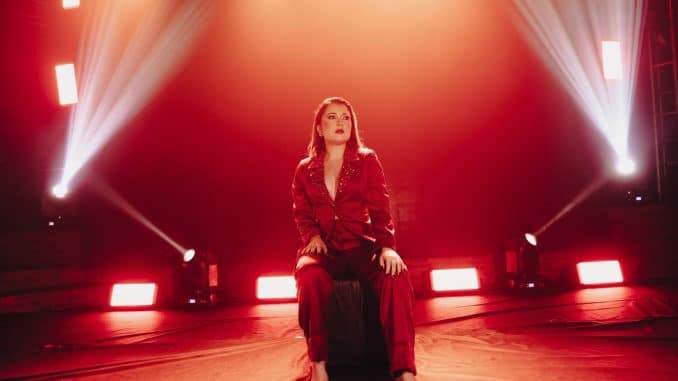 Single “Mulher Foda” da cantora Larissa Gomes bate 1 milhão de views no YouTube