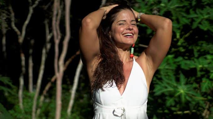 Maira Lins, cantora
