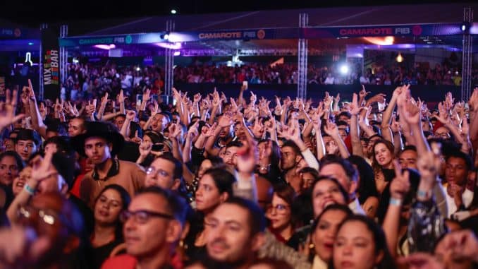 1FIB realiza promoção de Dia do Amigo - crédito Laécio Lacerda