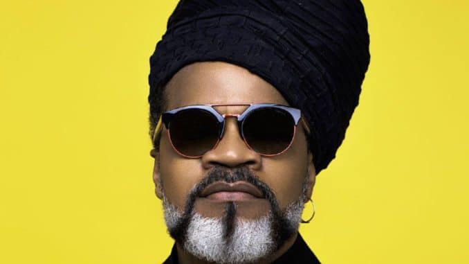 Carlinhos Brown comada a reabertura do Guetho