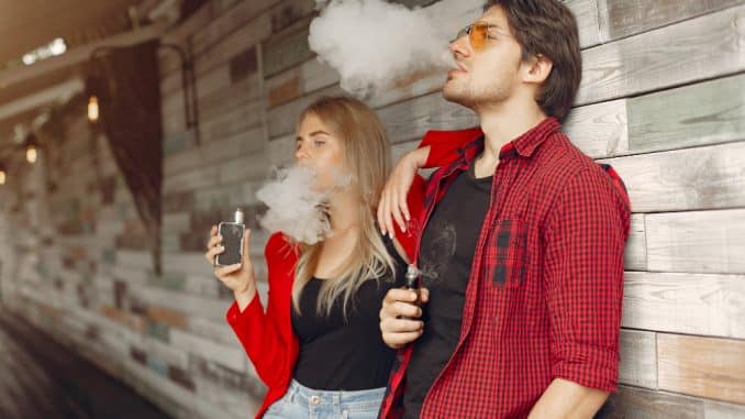 Uso de cigarros eletrônicos pode afetar fertilidade de homens e mulheres, alertam especialistas
