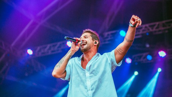 Felipe Pezoni. Banda Eva. Palco