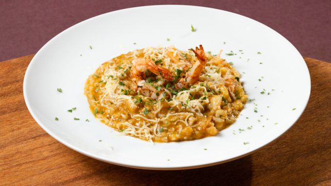 Risoto Cremoso de Camarão com Limão Siciliano e Finalização Aromática